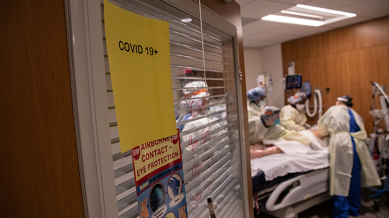 Koronavírus: újabb 3989 beteg és 84 halott Magyarországon - csaknem minden negatív csúcs megdőlt