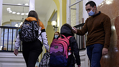 A tanárok félnek, védtelenül érzik magukat az iskolákban a járvány miatt