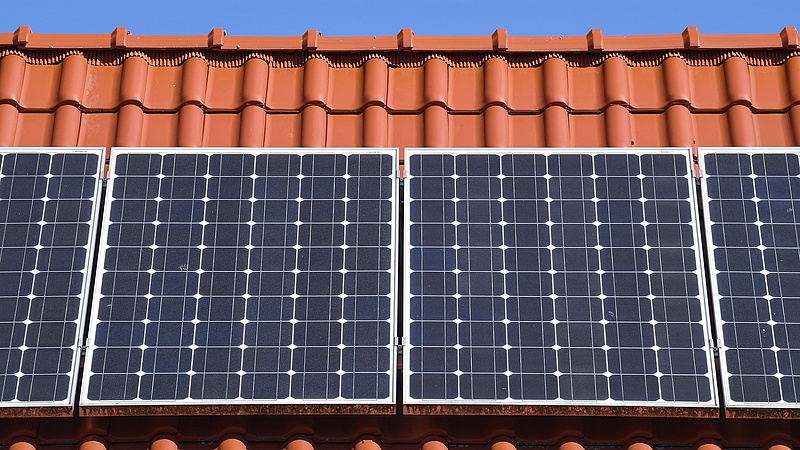 Megrohamozták az energiaszolgáltatókat a napelemes határidő előtt két nappal