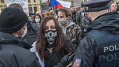 Csehországban nagy a baj, de tüntettek a járványvédelmi intézkedések ellen