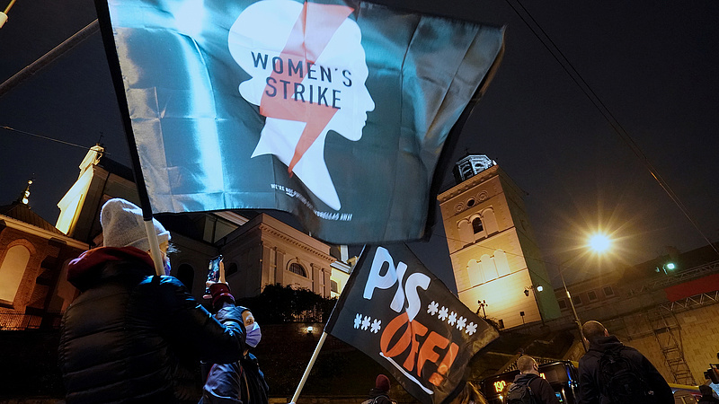 Lengyel abortusztörvény: megijedt a kormány a tüntetőktől?