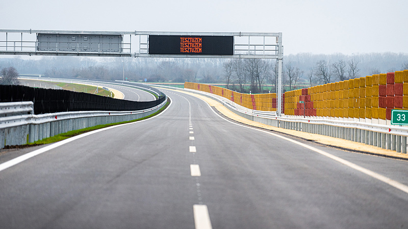 Fontos autópályát fejeznek be a magyar határnál