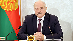 Lukasenka ellen a nép, a diktátor az oltás ellen ágál