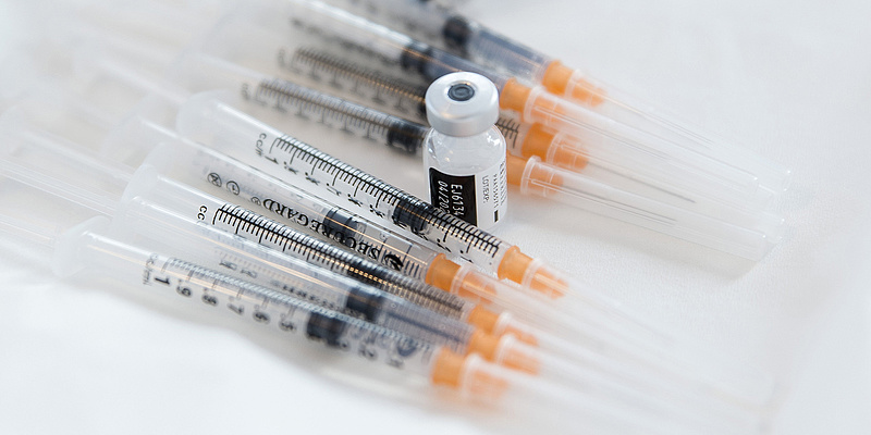 Újabb 120 ezer adag Pfizer-vakcina érkezett