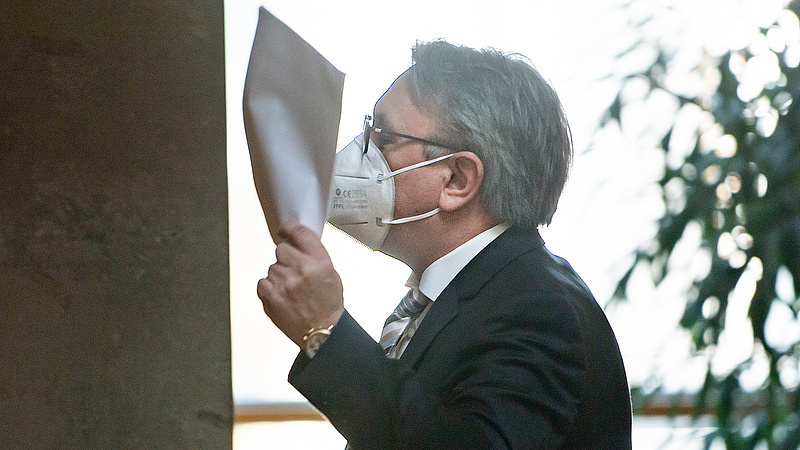 Német parlamenti alelnök ellen nyomoznak lélegeztetőgépes vesztegetés miatt