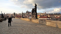 Kiállnak kormányuk mellett a csehek