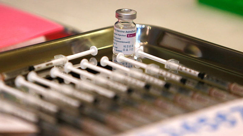 A hollandok is felfüggesztik az AstraZeneca-vakcina használatát