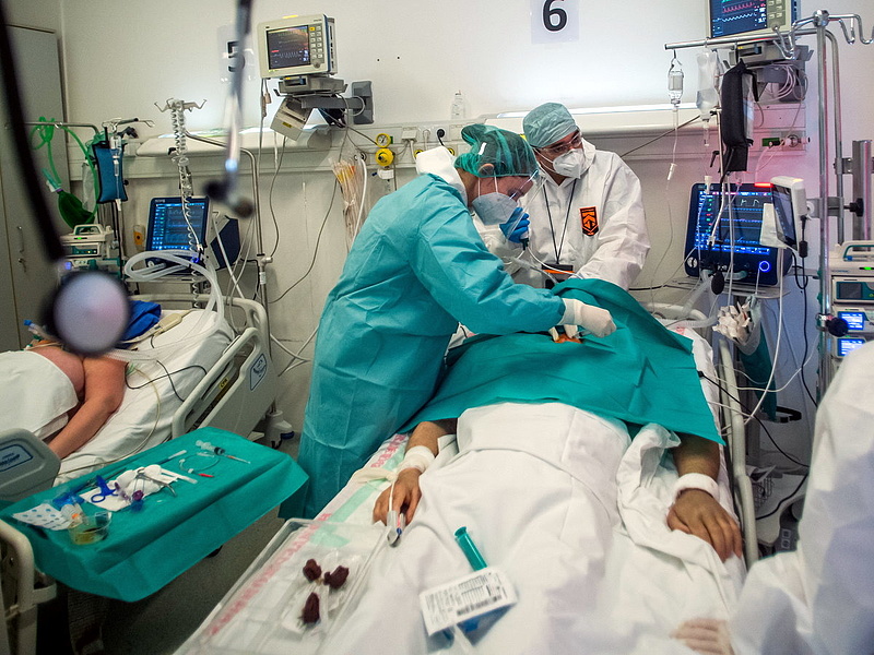 Koronavírus: főként oltatlan idősek kerülnek kórházba Magyarországon
