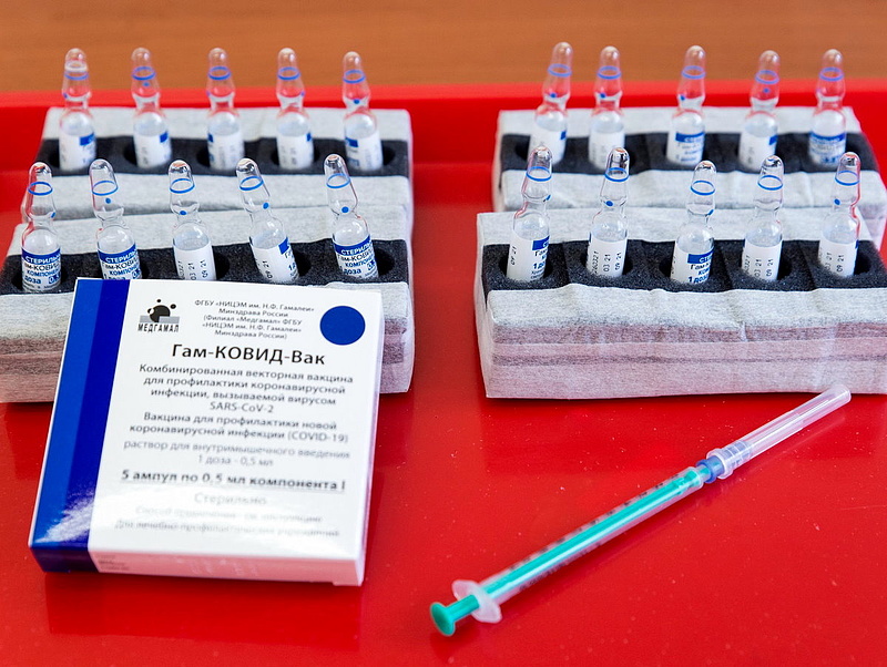 Az oroszok szerint nagyon jó a vakcinájuk a deltával szemben