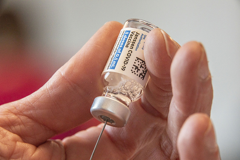 A MOK is megszólalt a kormány vakcina-hatásossági adatairól