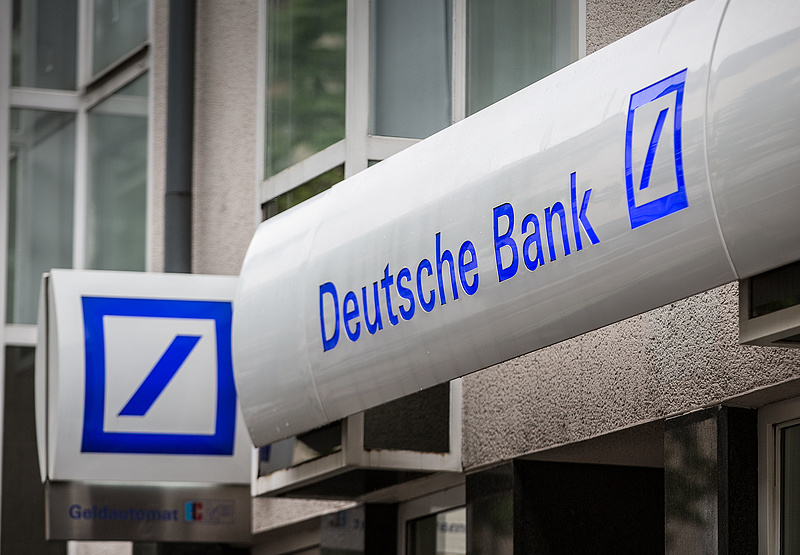 Most épp egy német bank bedőlésétől rettegnek