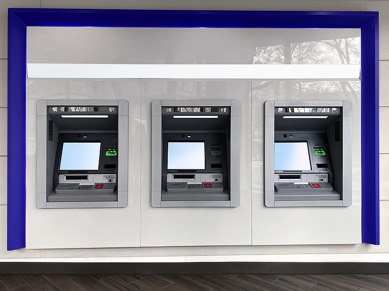 Magyar állami hitellel, magyar szállítótól vesz ATM-eket egy üzbég bank