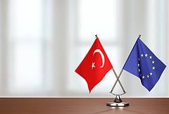 Az EP keményen bírálja Törökországot