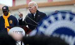 Biden hadat üzen a korrupt kormányoknak, kemény szankciókba kezdenek