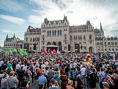 Ilyen is van: előnyben részesíti idehaza a kormány a külföldieket - a magyarokkal szemben