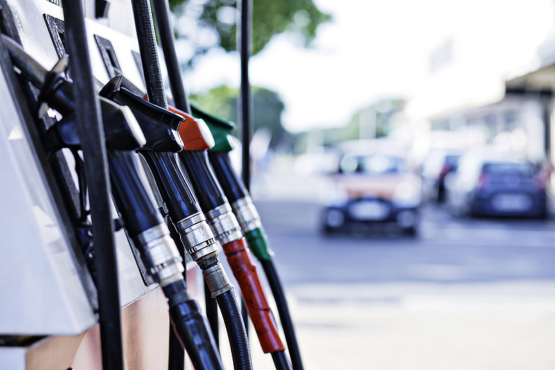 Újabb durva áremelkedés jön a benzinkutakon