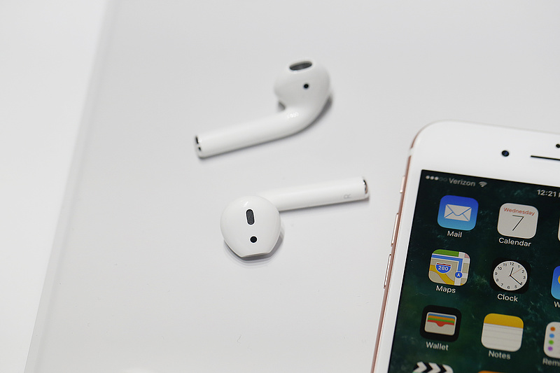Nagyot újít népszerű fülhallgatóival az Apple