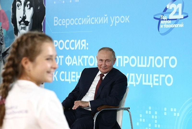 Két kölyök leiskolázta Putyint