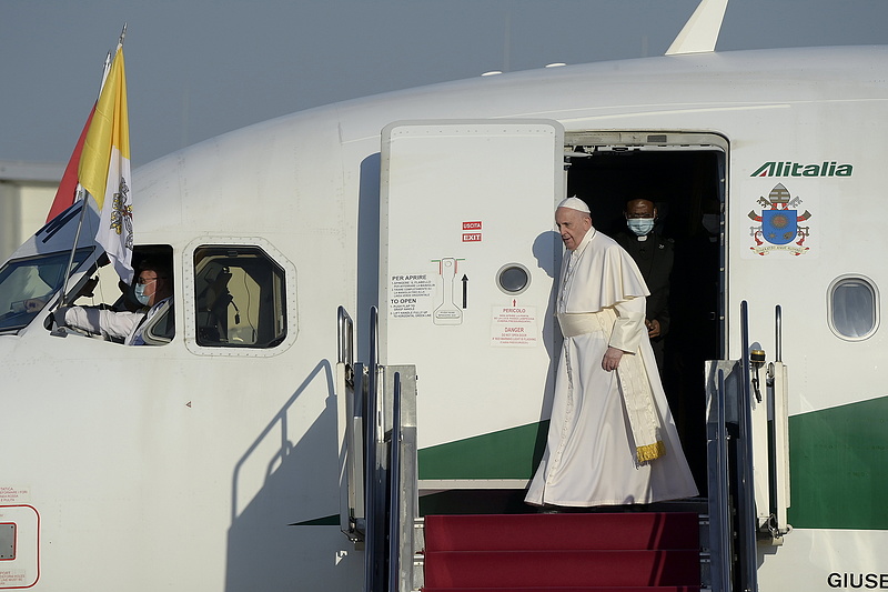 Ferenc pápa megérkezett Budapestre (frissítve) 