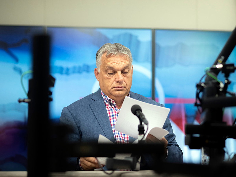 Orbán: A kis vödreivel képtelen volt felfogni az özönvizet a jegybank 