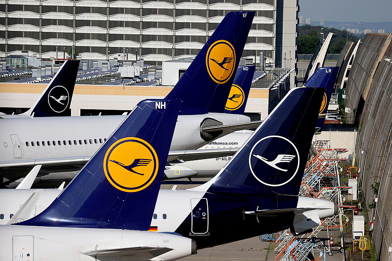Megint jön a repülési káosz, sztrájkra készül a Lufthansa