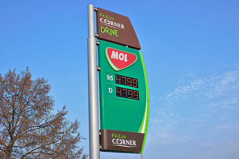 A Mol ismét kéri, ne pánikoljanak a magyarok, van üzemanyag, de csak 50 litert vegyenek