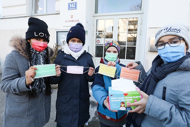 Koronavírus: Bécsben már az iskolában is oltják az alsósokat