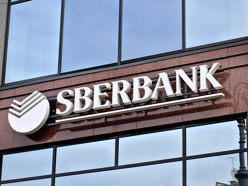 Felfüggesztik a magyar Sberbankot, fizetésképtelenségtől tart a cég