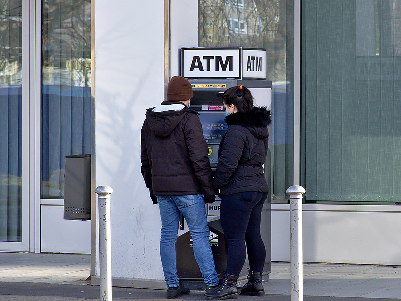 Kellemetlen meglepetés érheti azt, aki Szerbiában használ ATM-et