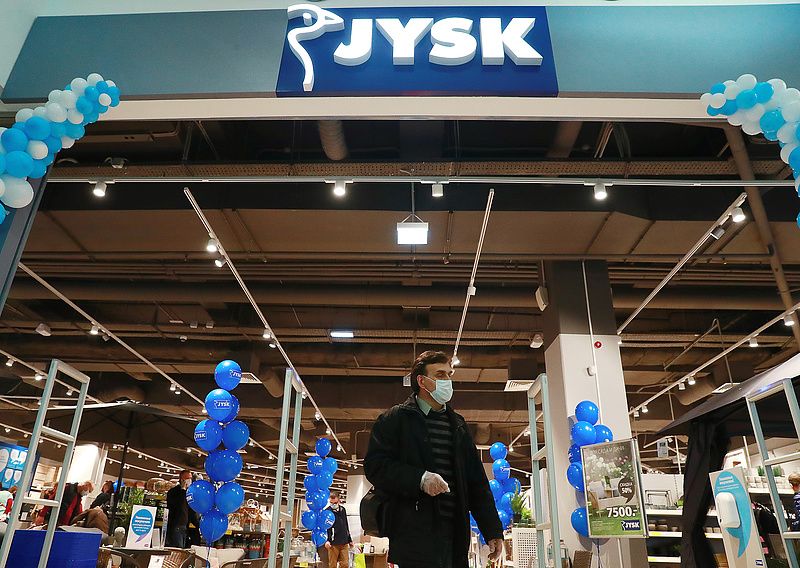 Mekkora fizetésre számíthat egy targoncás a Jysk gigaraktárában? 