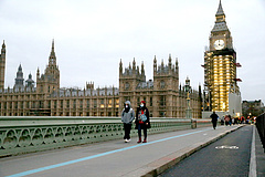 Vita a brit parlamentben: túl szigorúak és megalapozatlanok voltak az utazási korlátozások?