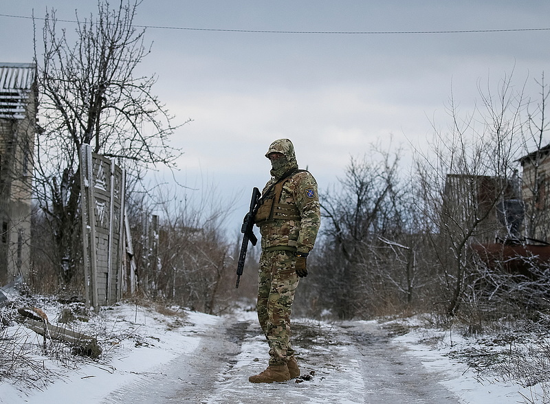Mindkét fél szerint tüzelnek a katonák az ukrán-orosz határnál, a piacok ismét árazzák a konfliktust