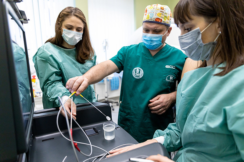 Altatás nélkül, fagyasztással műtöttek vesedaganatos betegeket a Semmelweis Egyetemen
