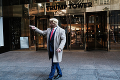 Donald Trump megpróbálkozik a saját HunDubjával