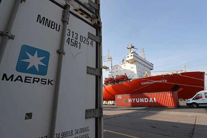 Leállítja az oroszországi szállítmányozást a világ legnagyobb konténerfuvarozója