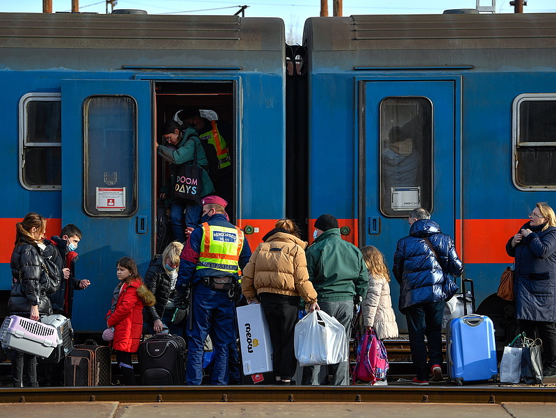 Ismét ezrek menekültek Ukrajnából Magyarországra
