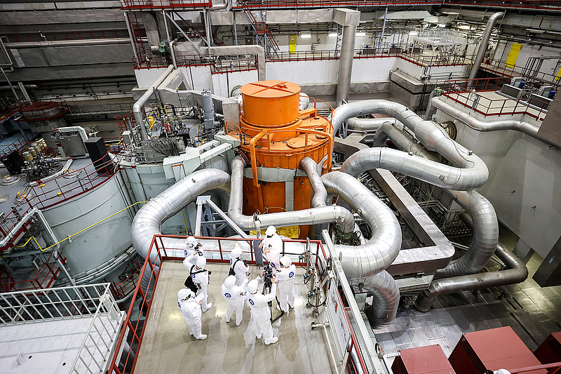 Oroszországi gyárlátogatáson mutatták be a paksi atomerőmű fűtőanyagát