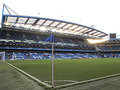 Abramovics szankcionálásával a Chelsea-t is lefagyasztotta a londoni kormány