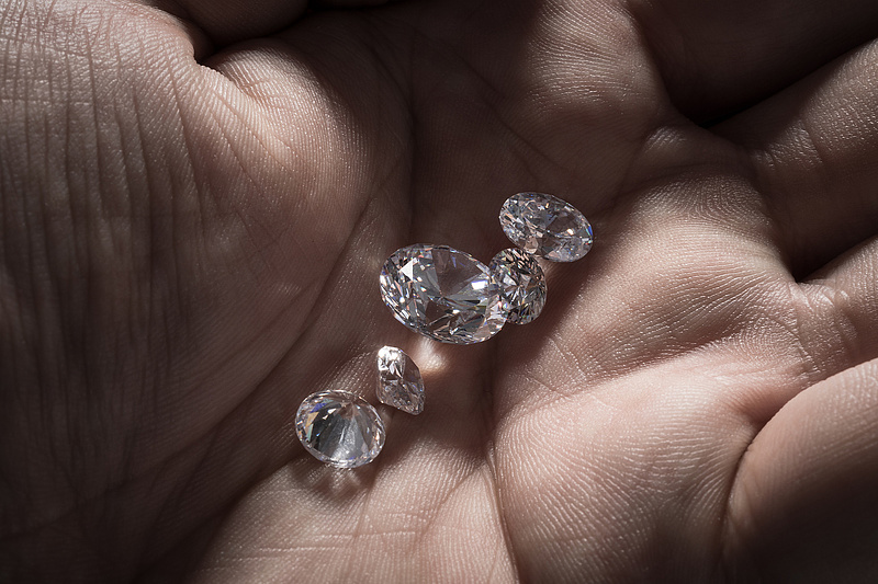 Az orosz gyémántpiac még fölényben érzi magát, de nem tudni, ki nevet a végén