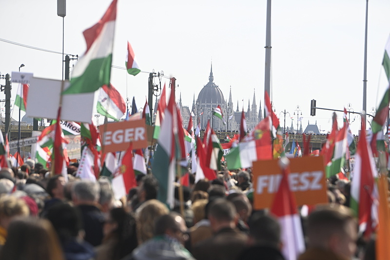 Csökken a Fidesz támogatottsága, a Mi Hazánk egyre népszerűbb