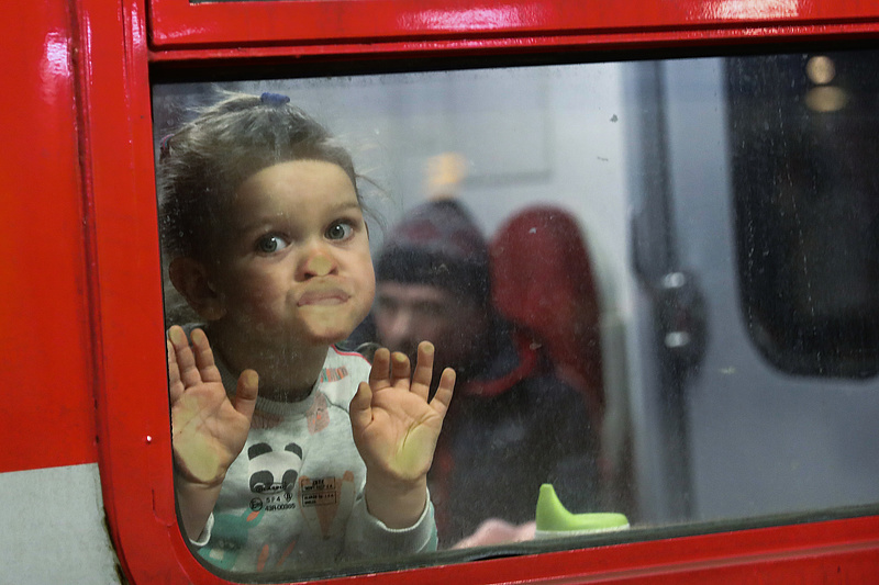 Orosz-ukrán háború: csütörtökön több mint 12 ezer menekült érkezett Magyarországra
