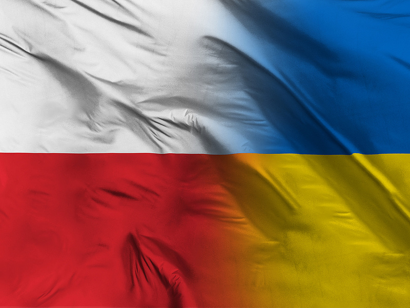 Ukrajna speciális állampolgári státusszal viszonozza a lengyelek segítségét