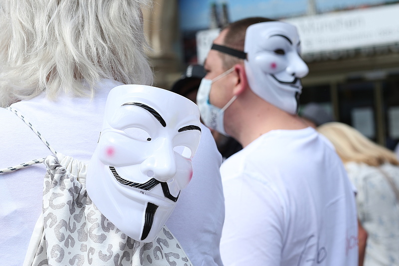 Új célpontokat talált az Anonymus: az Oroszországban maradó cégeket támadja