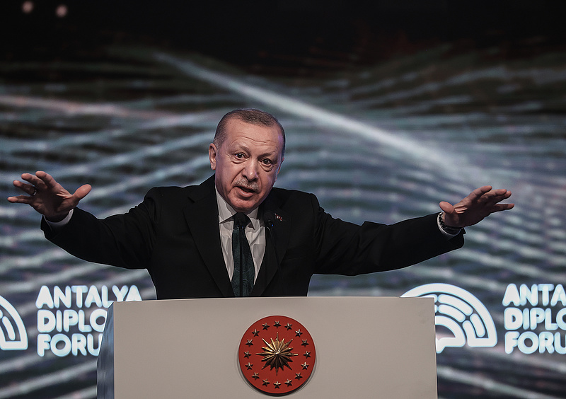 A törökök a szankciók figyelmen kívül hagyására buzdítanak