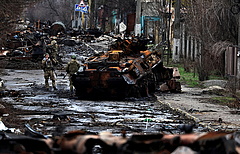 Ukrajnai háború: újabb tömegsírokra bukkantak, menekülnek a civilek Kelet-Ukrajnából