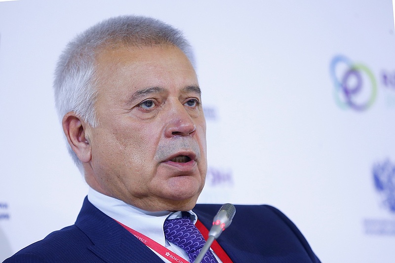 Idő előtt távozik Oroszország egyik legnagyobb olajtársaságának elnöke
