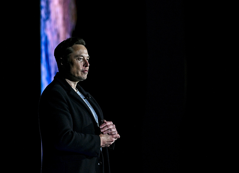 Kiesett a Tesla az elitklubból, Musk a Twitteren fakadt ki a döntésre