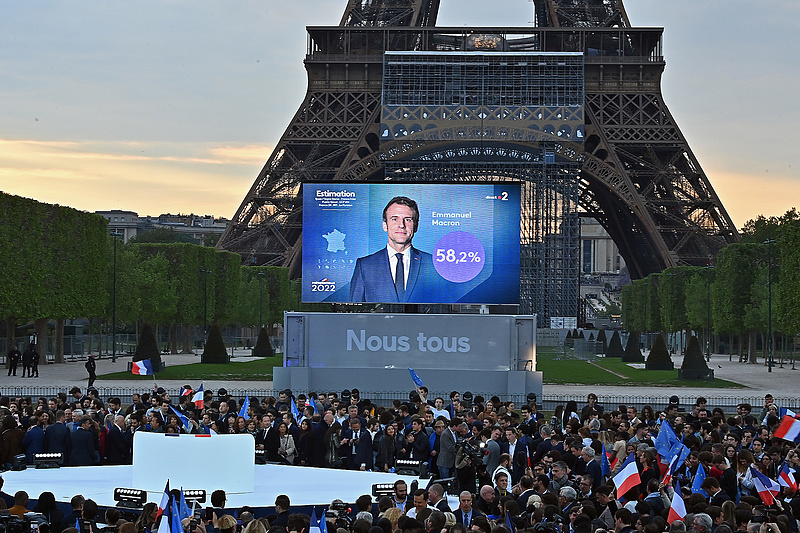 Macron simán verte Le Pent, másodjára is francia elnökké választották