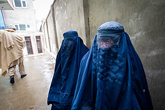 A tálibok kötelezővé tették a burkaviselést a nőknek Afganisztánban 