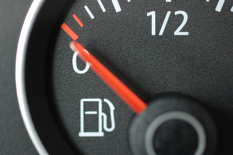 Üzemanyag: rossz szabályok borzolják az autósok és a kutasok idegeit
